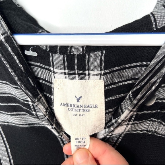 American Eagle Black and White Plaid Flowy Button Down Blouse Size Extra Small - Picture 4 of 10